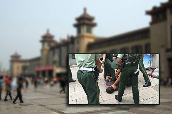 7月22日上午，在北京站广场西侧执勤警戒的武警哨兵遇袭。（大纪元制图）