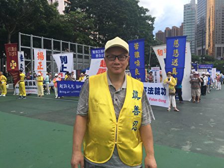 香港法轮佛学会发言人简鸿章表示,梁振英勾结江泽民集团,搅乱香港,发动街头暴力,打压法轮功。梁振英发动的特务组织,包括青关会等等,都必须要绳之于法。(梁珍/大纪元)