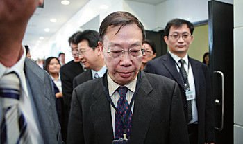黃潔夫2001年起擔任中共衛生部副部長的12年間,正值法輪功遭到中共殘酷鎮壓,中國器官移植數量呈幾倍增長。(大紀元資料圖片)