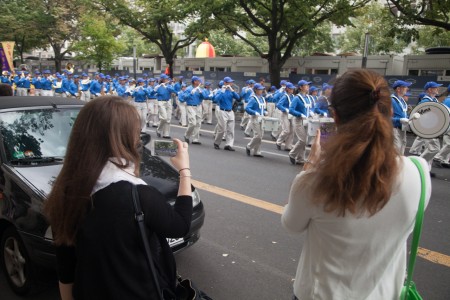 Berlin-Falun-Gong-Parade-20160730-8428