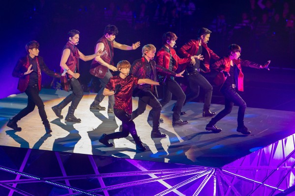 韩国男子组合SJ2013年11月份在澳门演出。(Nicky Loh/Getty Images)