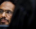 周一(8月22日)荷兰海牙国际刑事法院审理艾哈迈德·马赫迪(Ahmad al-Mahdi)摧毁廷巴克图文化遗产的罪行。这是国际刑事法院第一次将毁坏遗址文物视为战争罪。(ROBIN VAN LONKHUIJSEN/AFP/Getty Images)
