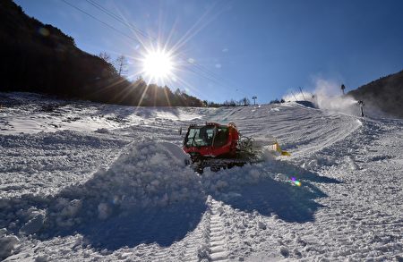 拍攝於2016年1月13日,一個即將在2018年舉行的平昌冬奧會的比賽場地正在為初次測試作準備。 (JUNG YEON-JE/AFP/Getty Images)