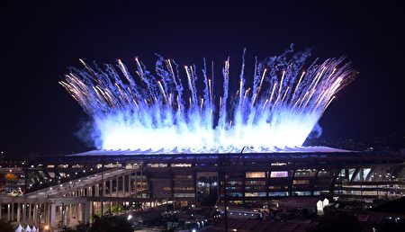 View of fireworks bursting during the opening ceremony of the Rio 2016 Olympic Games at the Maracana stadium in Rio de Janeiro on August 5, 2016. / AFP / VANDERLEI ALMEIDA (Photo credit should read VANDERLEI ALMEIDA/AFP/Getty Images)