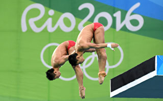 男子双人十米跳台 中国选手陈艾森与林跃夺冠