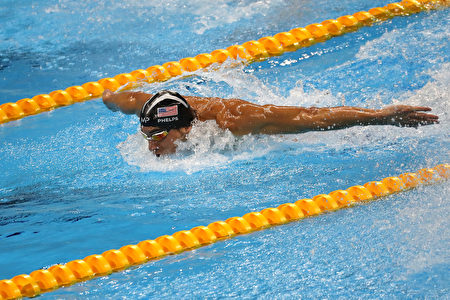 RIO DE JANEIRO, BRAZIL - AUGUST 13: Michael Phelps of the United States competes in the Men's 4 x 100m Medley Relay Final on Day 8 of the Rio 2016 Olympic Games at the Olympic Aquatics Stadium on August 13, 2016 in Rio de Janeiro, Brazil. (Photo by Rob Carr/Getty Images)