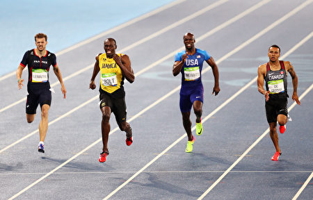 RIO DE JANEIRO, BRAZIL - AUGUST 18: Usain Bolt of Jamaica, Andre de Grasse of Canada and Christophe Lemaitre of France compete in the Men's 200m Final on Day 13 of the Rio 2016 Olympic Games at the Olympic Stadium on August 18, 2016 in Rio de Janeiro, Brazil. (Photo by Paul Gilham/Getty Images)