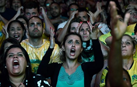 Fans watch the Rio 2016 Olympic Games men's football gold medal match between Brazil and Germany at the Olympic Boulevard in Rio de Janeiro, Brazil on August 20, 2016. / AFP / TASSO MARCELO (Photo credit should read TASSO MARCELO/AFP/Getty Images)