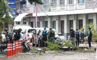 泰国旅馆连2爆1死30伤 现场满目疮痍