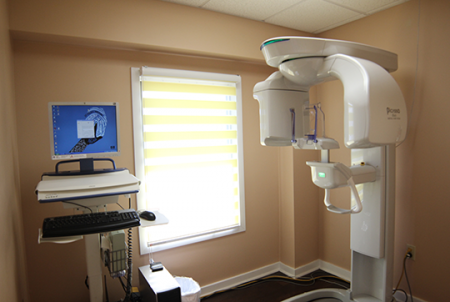 Smile Line 牙科诊所拥有世界上最好的医疗设备X-光3D 成像仪和断层CT扫描。（图由Smile Line 牙科诊所提供）