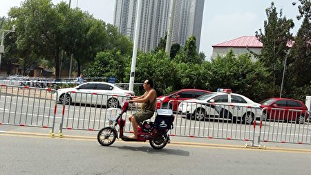 8月2日7.09案首次開庭,天津二中院正門附近被拉上警戒線(知情者提供)