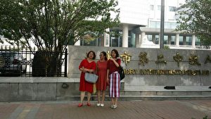 7.09案家属前往天津二中院询问开庭信息。(知情者提供)