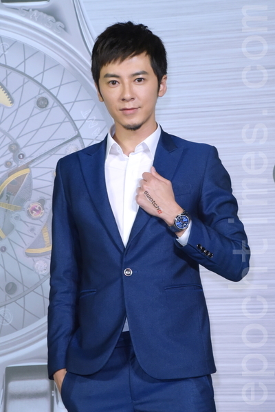 李國毅化身輕熟男神戴SWATCH挑戰首次走秀 李國毅化身輕熟男神戴SWATCH挑戰首次走秀