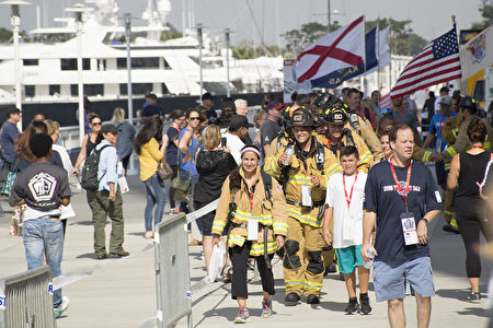紀念911 十五週年 聖地亞哥千人爬樓梯 紀念911 十五週年 聖地亞哥千人爬樓梯