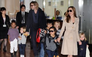 好萊塢令人稱羨的明星夫妻檔安吉麗娜．朱莉（Angelina Jolie）與布拉德．皮特（Brad Pitt）驚傳婚變。(TORU YAMANAKA/AFP/Getty Images)