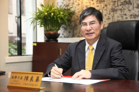 教育部次長陳良基強調,新南向將以人為本、利他精神和產業連結,台灣應扮演世界公民、扛起責任,以「共榮」角度幫助東協各國。(教育部官網提供)