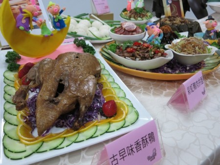 票选第一名的经典功夫菜──古早味香酥鸭。(宜兰县政府提供)