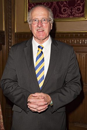 英国议员吉姆‧香农(Jim Shannon MP):“我代表英国议会中的议员们表示对此事会非常支持! 这是改变的呼声!”(大纪元/Simon Gross)