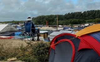 法国面临难民危机 加莱难民激增