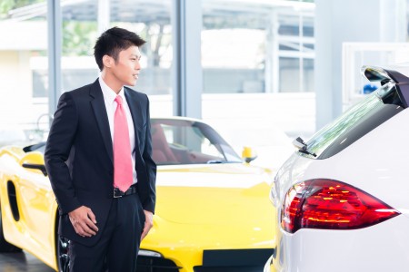 家族經營的二手豪華車車行,Luxury Haus月銷車輛近2百台,同時提供換購活動(Fotolia)