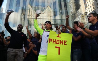 三星助力 iPhone 7系列热闹发售