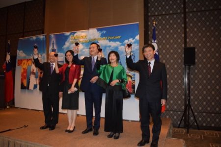 组图：中华民国国庆 海外华人欢欣庆祝