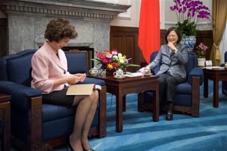 美前劳工部长来台 蔡英文会见赵小兰与其父 美前劳工部长来台 蔡英文会见赵小兰与其父