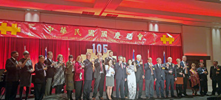 圖：中華民國國慶105週年酒會上，政要嘉賓雲集，高朋滿座，共祝中華民國生日快樂。（邱晨/大紀元）
