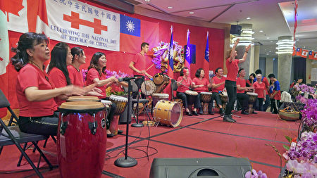 圖：溫哥華僑界舉辦中華民國國慶105週年宴會，眾多政要、經文處官員、僑界領袖等近千人參加。圖為現場表演。（邱晨/大紀元）