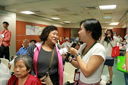 現場民眾熱情響應有獎徵答活動。(羅東博愛醫院提供)