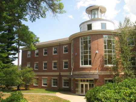 巴布森学院是美国最多元化的大学之一，国际学生来自全球80多个国家。（维基百科公有领域）