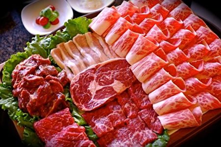 新鲜烤肉食材。(李今春 /大纪元)