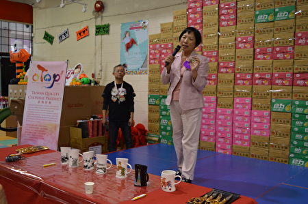图：国华董事长周怡华在台湾美食展上发言。 （邱晨/大纪元） 
