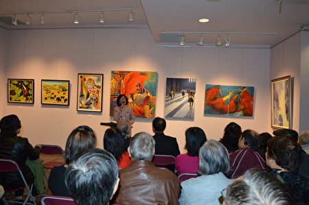 图:加西台湾艺术家协会“美的惊艳”联展,开幕式由叶宪年老师主持。(邱晨/大纪元)