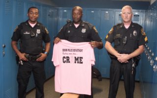 “警蓝变粉色”爱迪生市警局参与防治乳癌宣传月活动