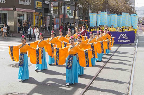2016年10月22日,4000多名法轮功学员及民众,在旧金山举行盛大游行。(周容/大纪元)