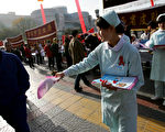 中国年轻人当中的HIV/AIDS感染率在以惊人的速度增加。从2011年到2015年,15-24岁人群的感染率上升了35%。(China Photos/Getty Images)