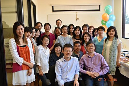 綠谷地產今年迎來6周年慶生,部分員工一起合影。(綠谷地產提供)