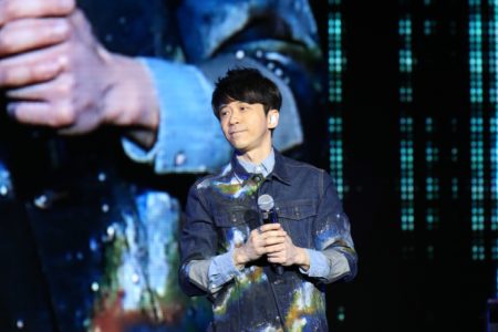 光良担任刘若英演唱会的表演嘉宾。（Star Planet)