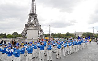 歐洲天國樂團巴黎大遊行 民眾盛讚