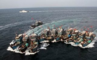 中国渔船非法捕捞 全球护渔 韩：必要时炮击