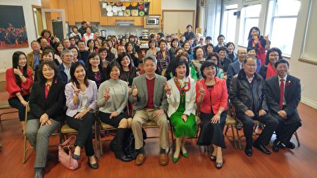葉憲年汪詠絮雙人展「親情」茶會上,親臨畫展現場祝賀的嘉賓政要與藝術家名士眾多,冠蓋雲集。(邱晨/大紀元)