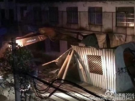 11月8日凌晨,江蘇徐州市銅山區漢王鎮馬山村遭遇數百城管突襲暴力強拆,十餘人被打成重傷住院。(網絡圖片)