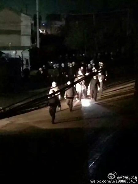 11月8日凌晨,江蘇徐州市銅山區漢王鎮馬山村遭遇數百城管突襲暴力強拆,十餘人被打成重傷住院。(網絡圖片)