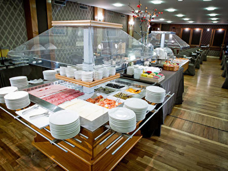 意大利米兰骑士酒店提供丰盛的欧式自助式早餐。(骑士酒店官网)