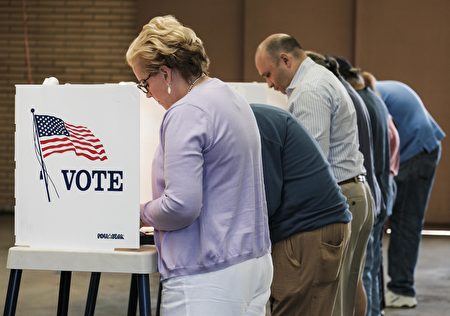 Voters cast their ballots in the US presidential election at a fire station in Alhambra, California, on November 8, 2016. / AFP / RINGO CHIU (Photo credit should read RINGO CHIU/AFP/Getty Images)