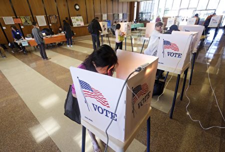 Voters cast their ballots in the US presidential election at a fire station in Alhambra, California, on November 8, 2016. / AFP / RINGO CHIU (Photo credit should read RINGO CHIU/AFP/Getty Images)
