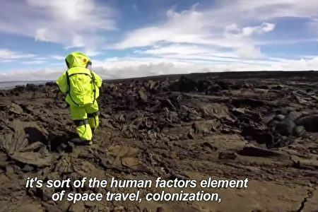 夏威夷莫纳罗亚火山(Mauna Loa)的地貌也与火星相差无几。(AFP视频截图)