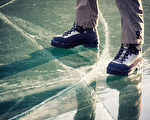 冰面行走测试 加拿大仅1成冬靴防滑