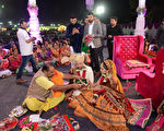 印度富豪聖誕行善 幫236名無父新娘辦婚禮